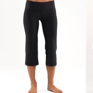 Lululemon Reversible Black Groove Crop